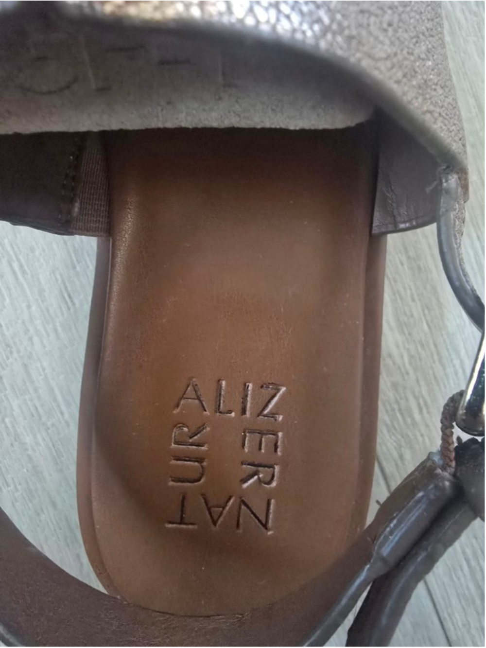 Women's Naturalizer Bronze Metallic Sandals Size 9 - Picture 6 of 7
